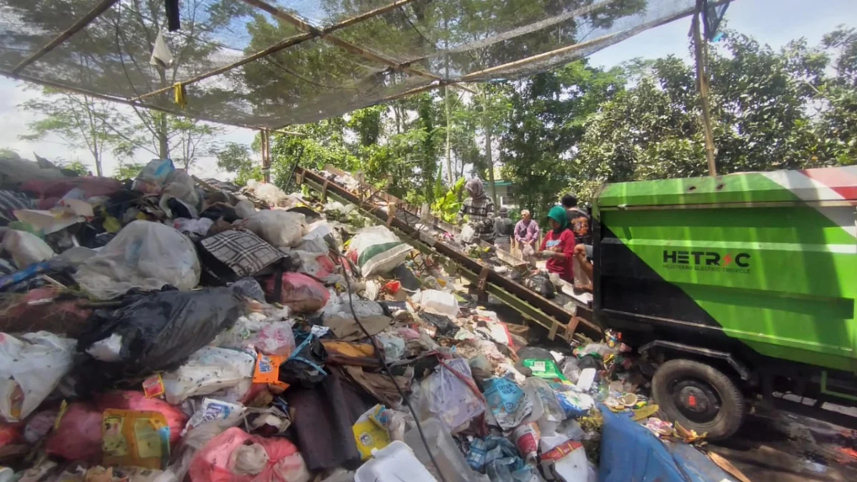 Sampah menumpuk