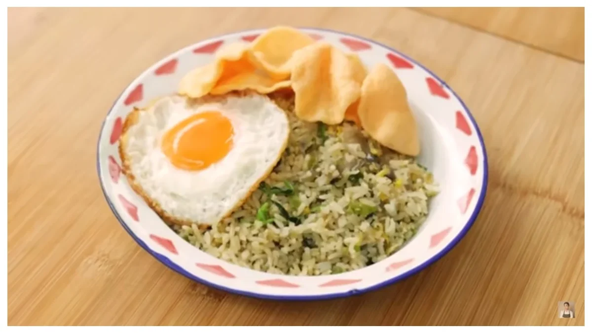 Nasi Goreng Kampung (tangkapan layar kanal YouTube Devina Hermawan)