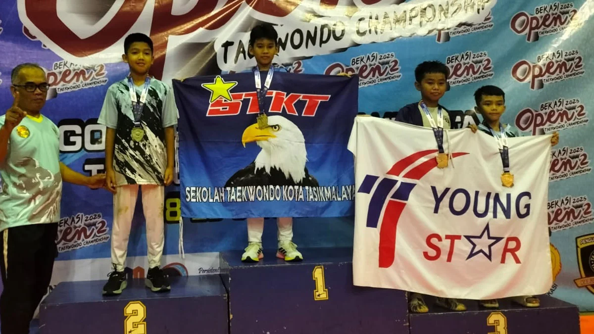 juara taekwondo Bekasi Open dari SD Al Misbah