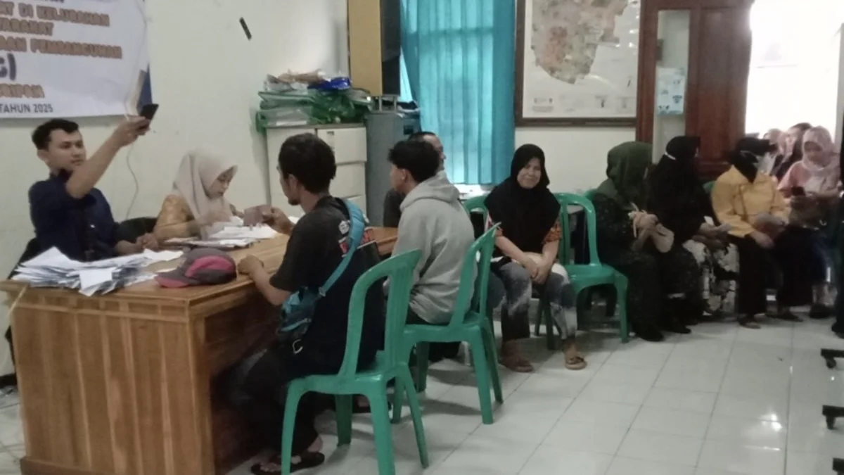 pendistribusian bantuan sosial, pencairan bansos kota tasikmalaya, pemotongan RT RW