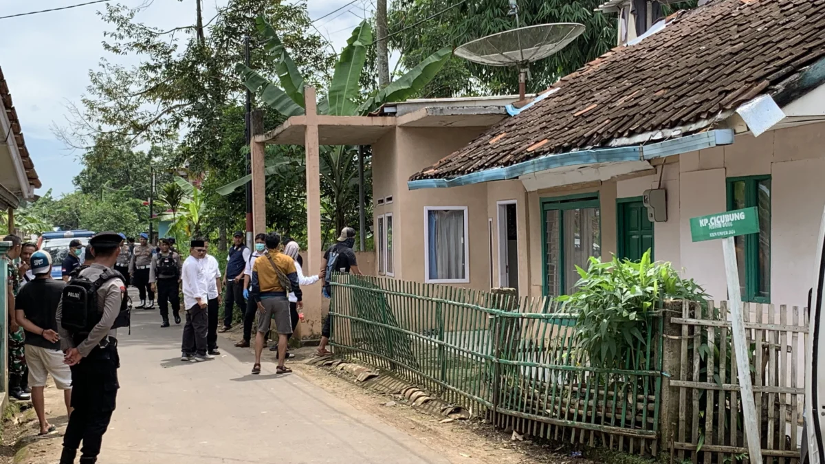 Densus 88 amankan geledah terduga teroris, penggeledahan rumah, polres tasikmalaya kota