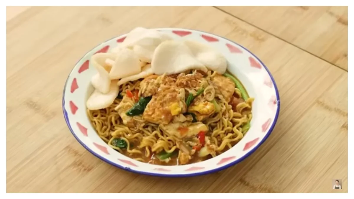 Mie Nyemek (tangkapan layar kanal YouTube Chef Devina Hermawan)