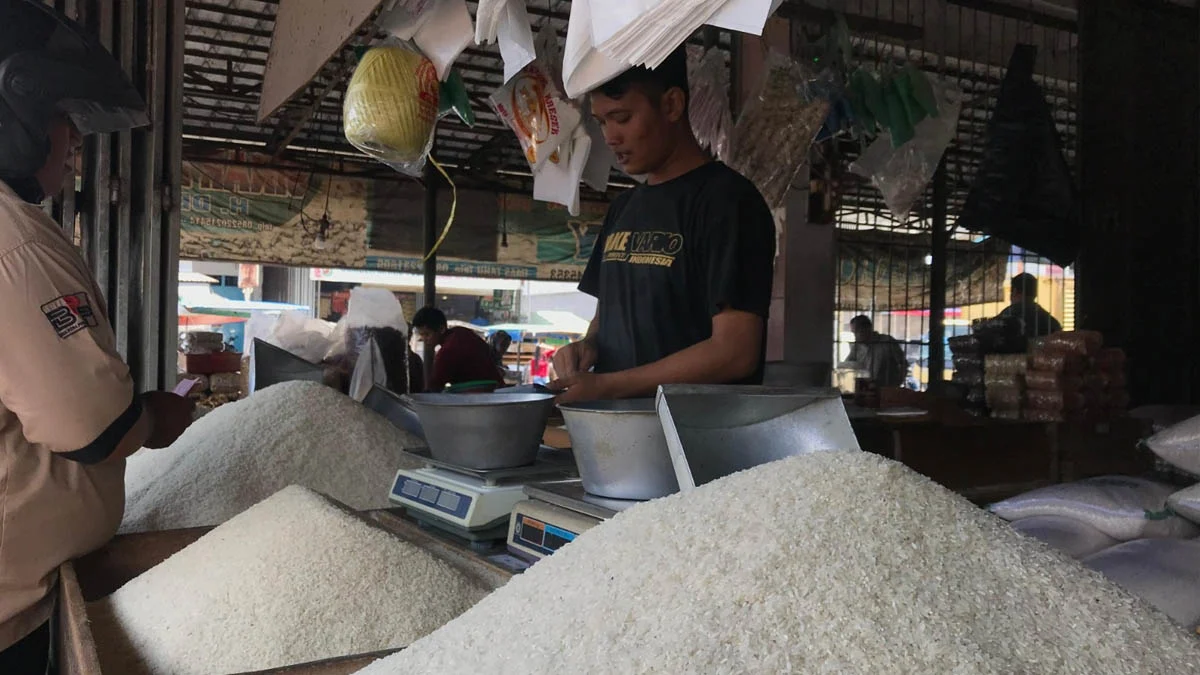 beras murah di pasar cikurubuk