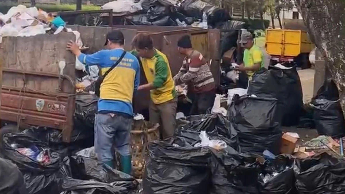 sampah di dadaha kota tasikmalaya