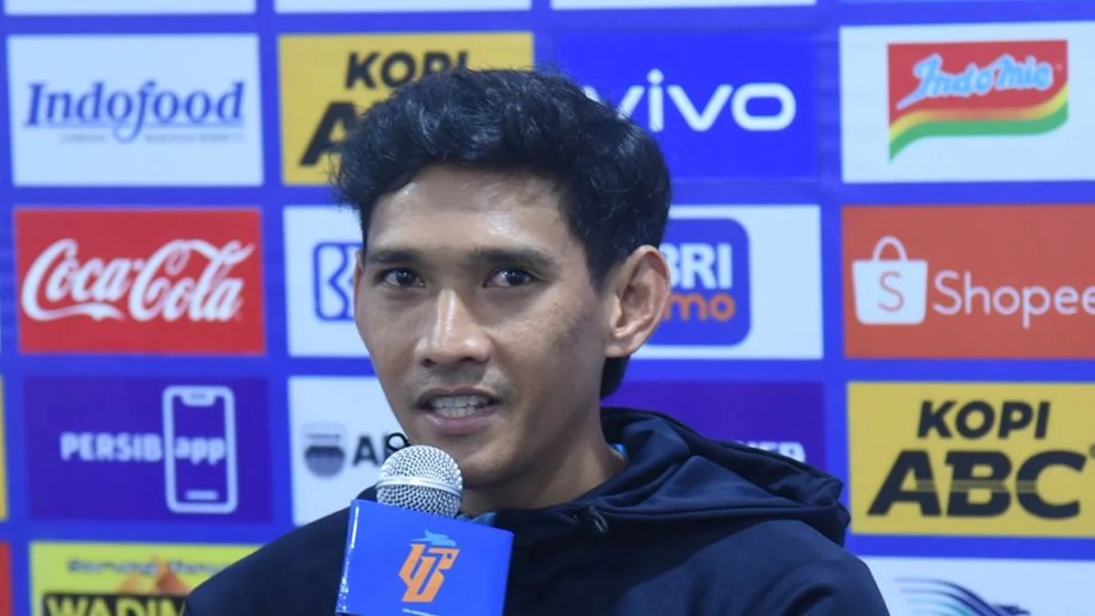 Gelandang Persib Ryan Kurnia tak kuasa menahan tangis