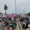 Jalan baru lingkar utara kota tasikmalaya, pedagang jajanan takjil, ngabuburit ramadan