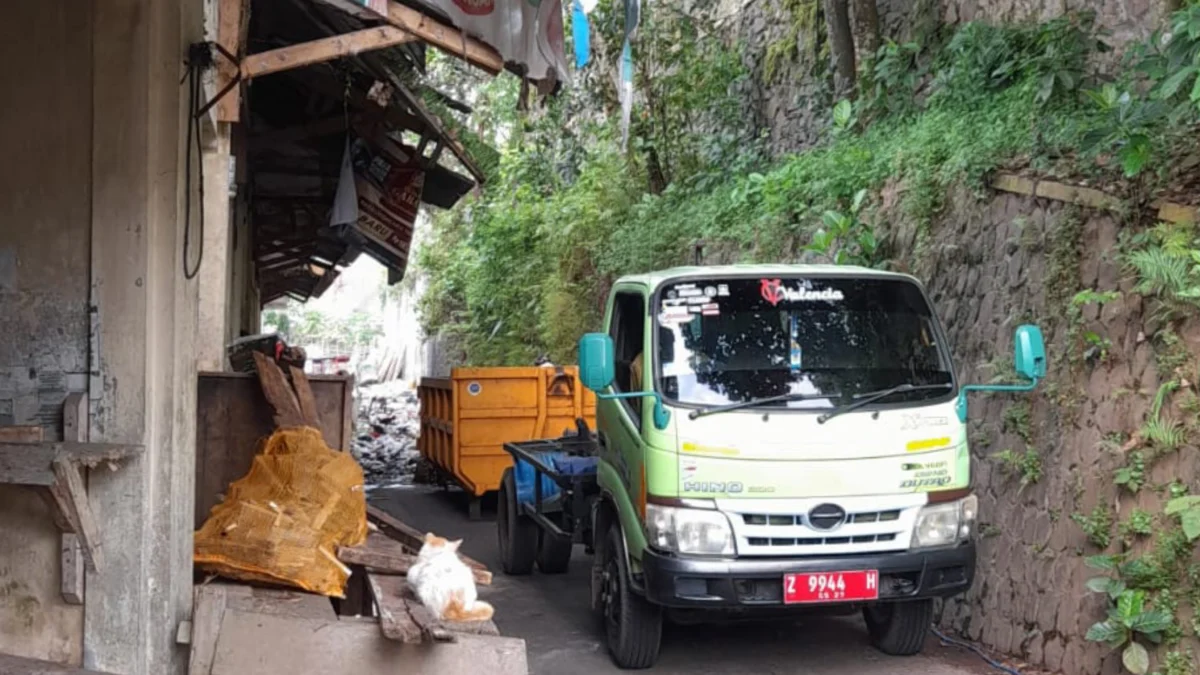 Sampah pasar padayungan kota tasikmalaya, armada pengangkut sampah,