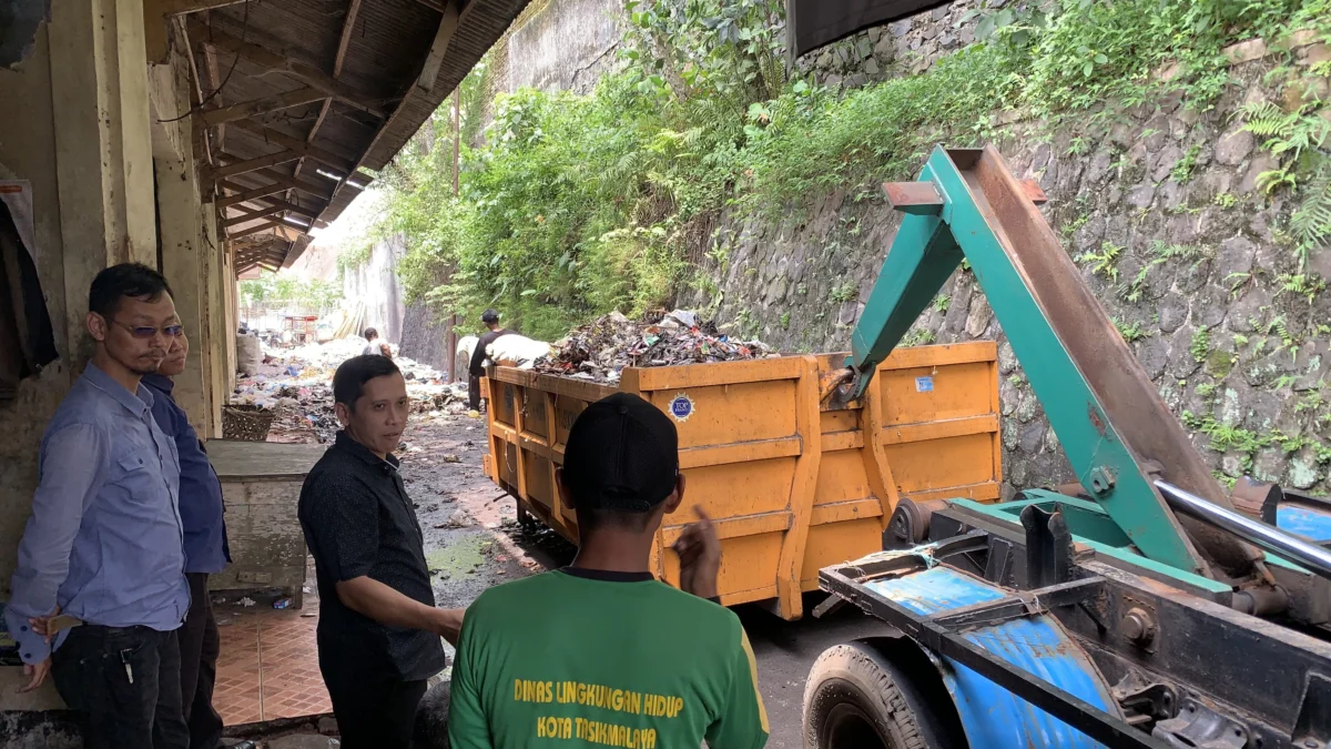 Kontainer sampah Pasar Padayungan Kota Tasikmalaya