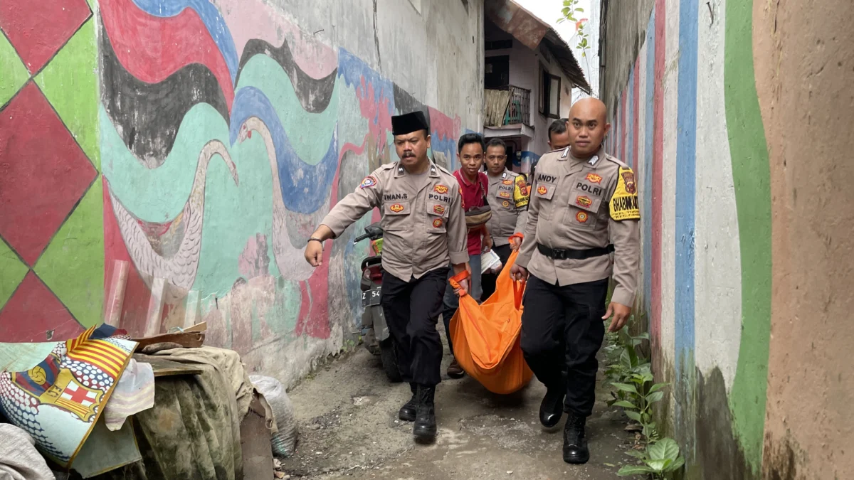 Korban meninggal dunia, polisi, pegawai toko