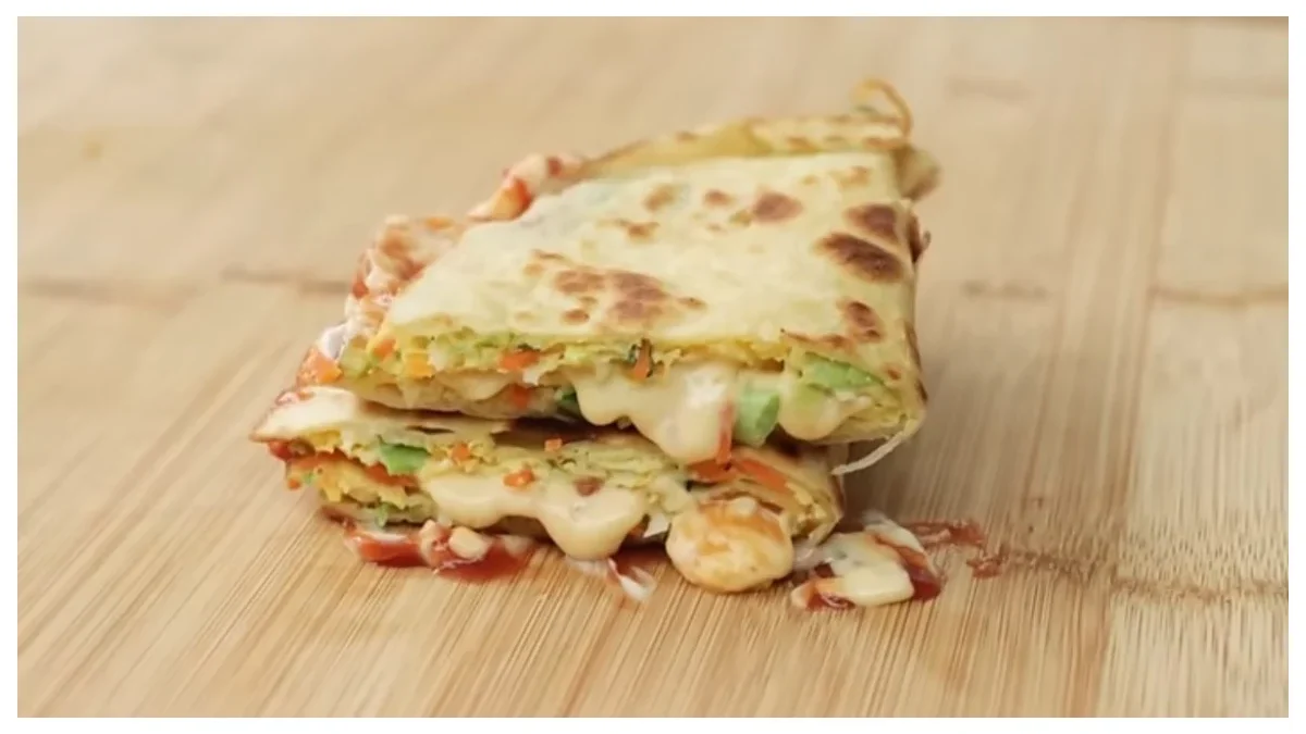 Korean Tortilla Egg Sandwich (tangkapan layar kanal YouTube Devina Hermawan)