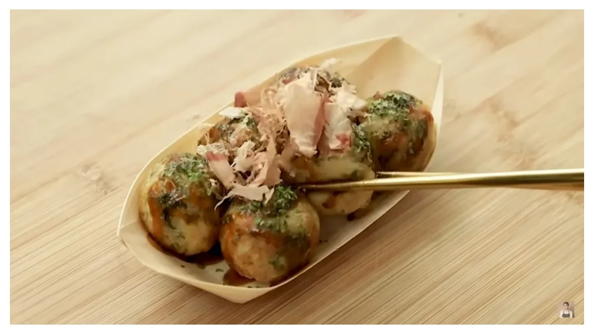 Takoyaki ala Chef Devina Hermawan (tangkapan layar kanal YouTube Devina Hermawan)