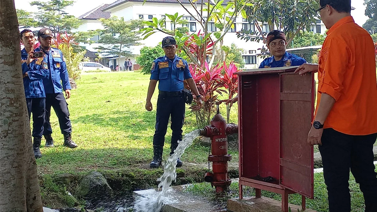 pemeriksaan sistem proteksi kebakaran di kantor wali kota tasikmalaya