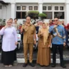 penyerahan motor listrik untuk volunteer bakul tasik