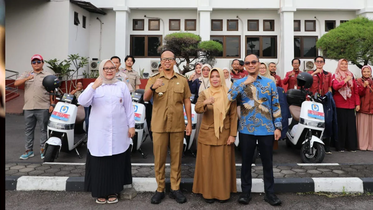 penyerahan motor listrik untuk volunteer bakul tasik