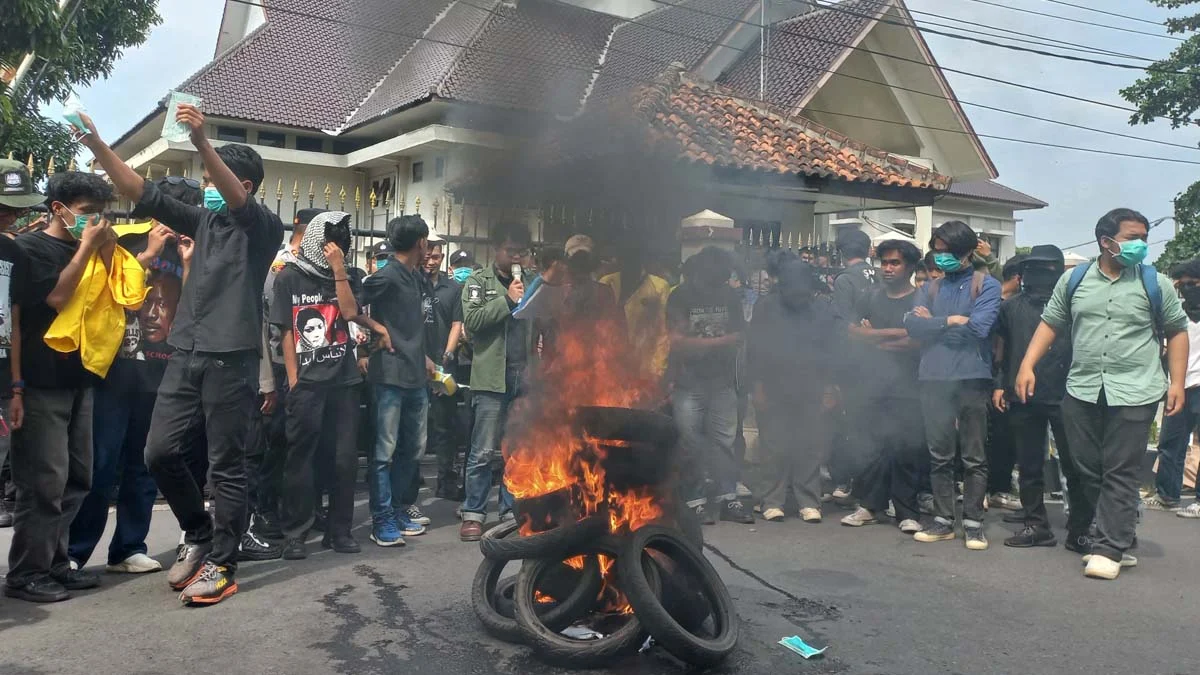 unjuk rasa menolak UU TNI