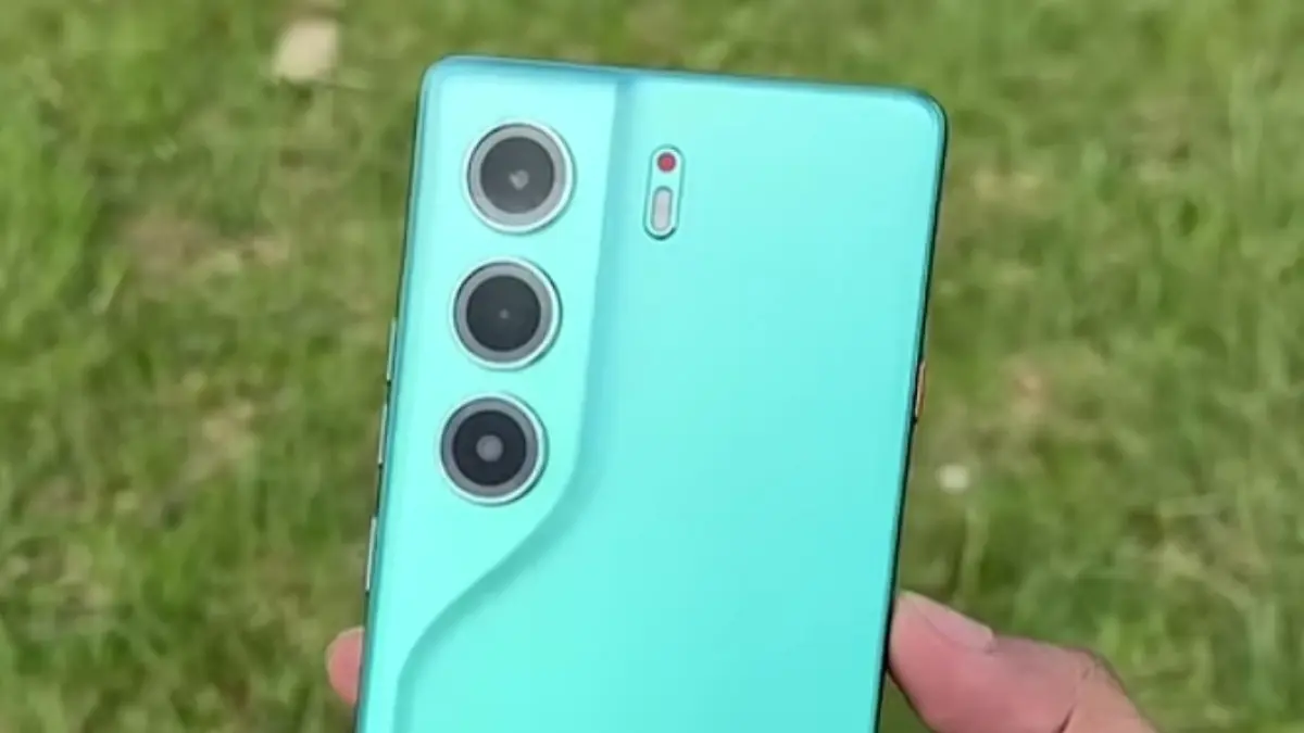 Tecno Camon 40