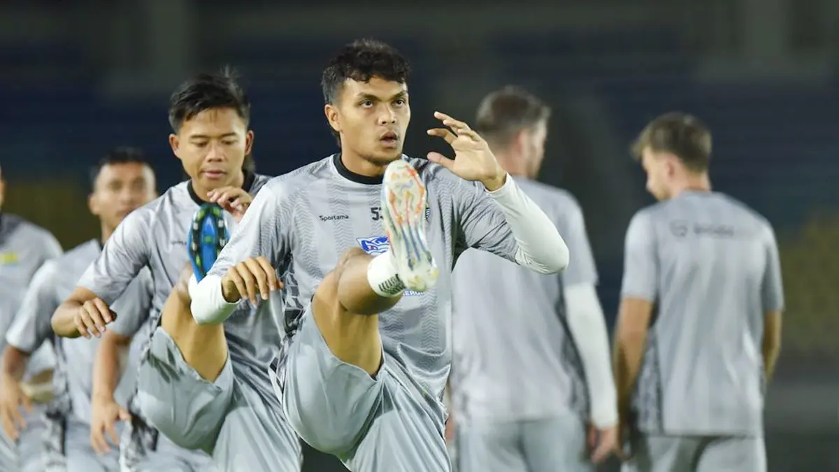 Rencana Rachmat Irianto Setelah Angkat Trofi Bersama Persib Bandung Lagi