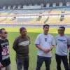 Viking Bantu Persib Perbaiki Stadion GBLA yang Rusak Usai Perayaan Juara