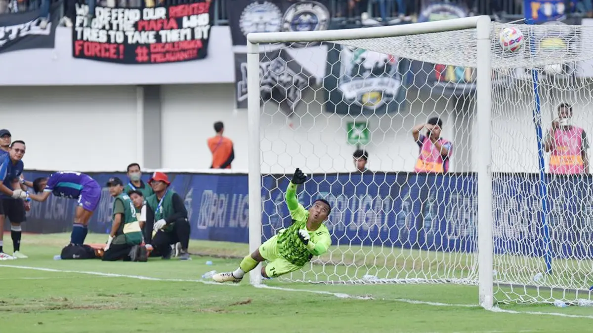 Komentar Bojan Hodak Setelah Teja Paku Alam Lakukan 9 Penyelamatan Gemilang Lawan Persita