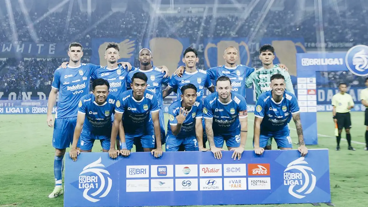 Persib Ukir Sejarah Angkat Trofi Juara di Bandung