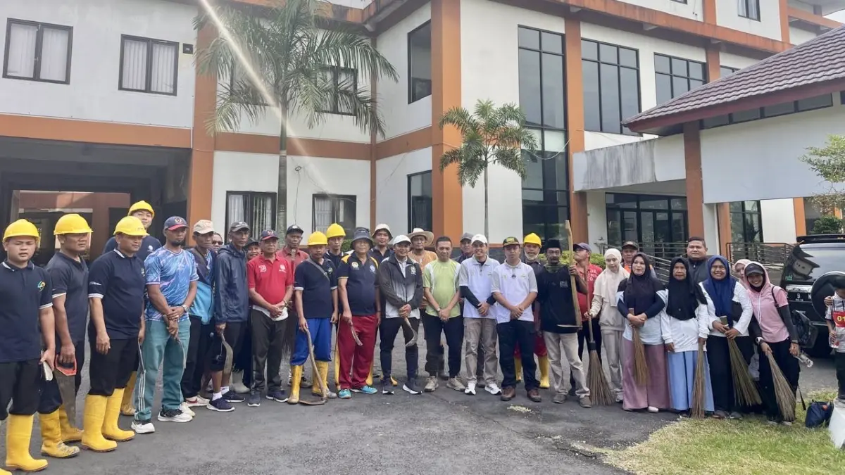 Komisi II Bersih-Bersih Gebu, Kompleks Setda Kabupaten Tasikmalaya Harus Bersih dan Tertata Rapi Komisi II