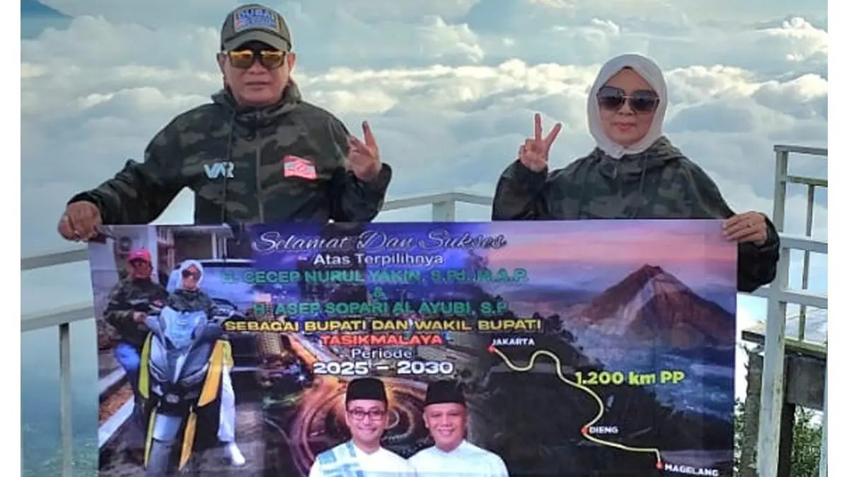 Helmin MZ dan Yuyun di puncak telomoyo