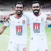 Pemain Malut United Yakob Sayuri dan Yance Sayuri