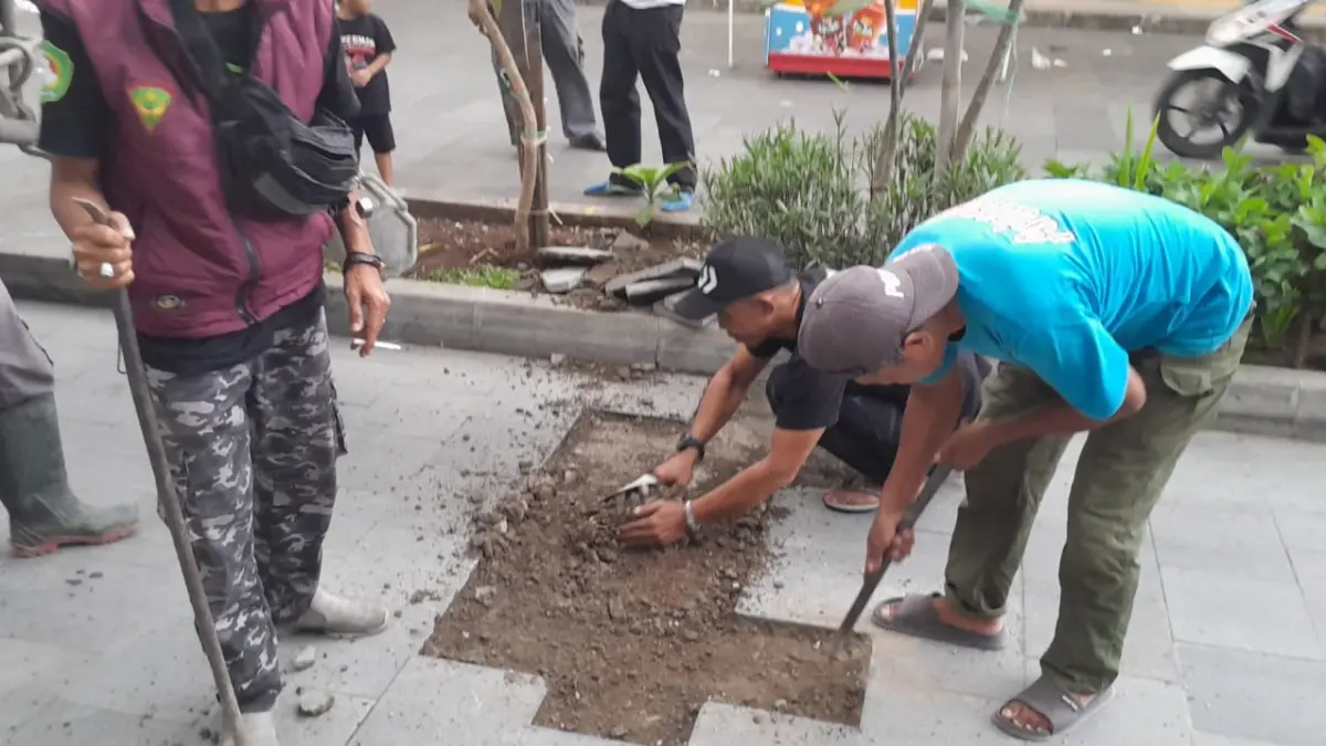 Perbaikan andesit pedestrian cihideung