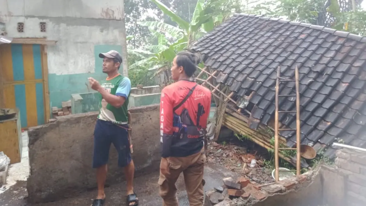 Rumah Ambruk di Tasikmalaya