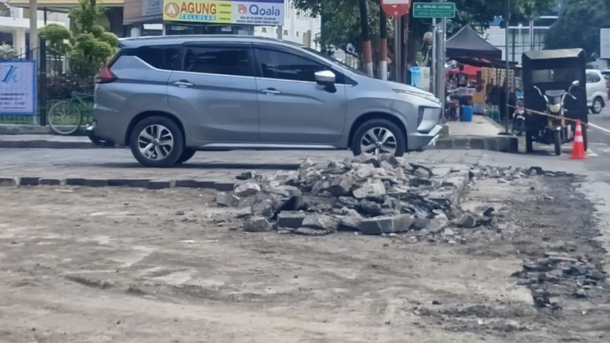 Andesit Jalan HZ Mustofa