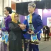 SERAHKAN PIALA