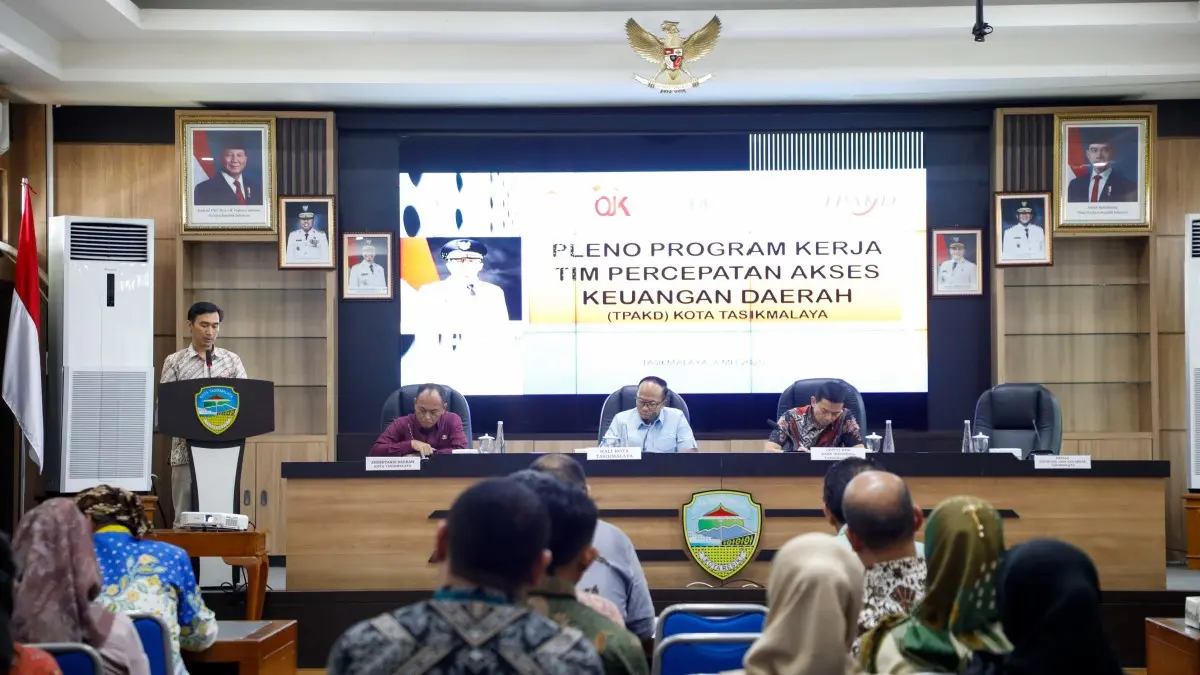 RAPAT PLENO