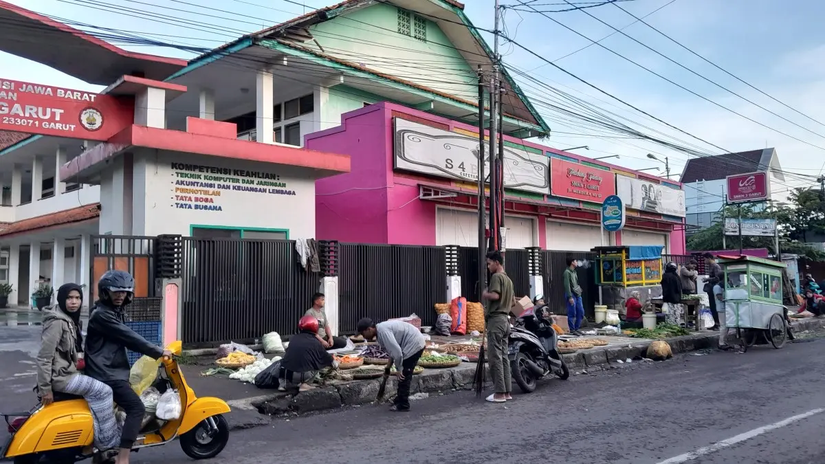 PKL di Jalan Merdeka Garut Tidak Akan Melawan Kebijakan Pembatasan Jam Operasional
