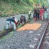 tertabrak kereta api
