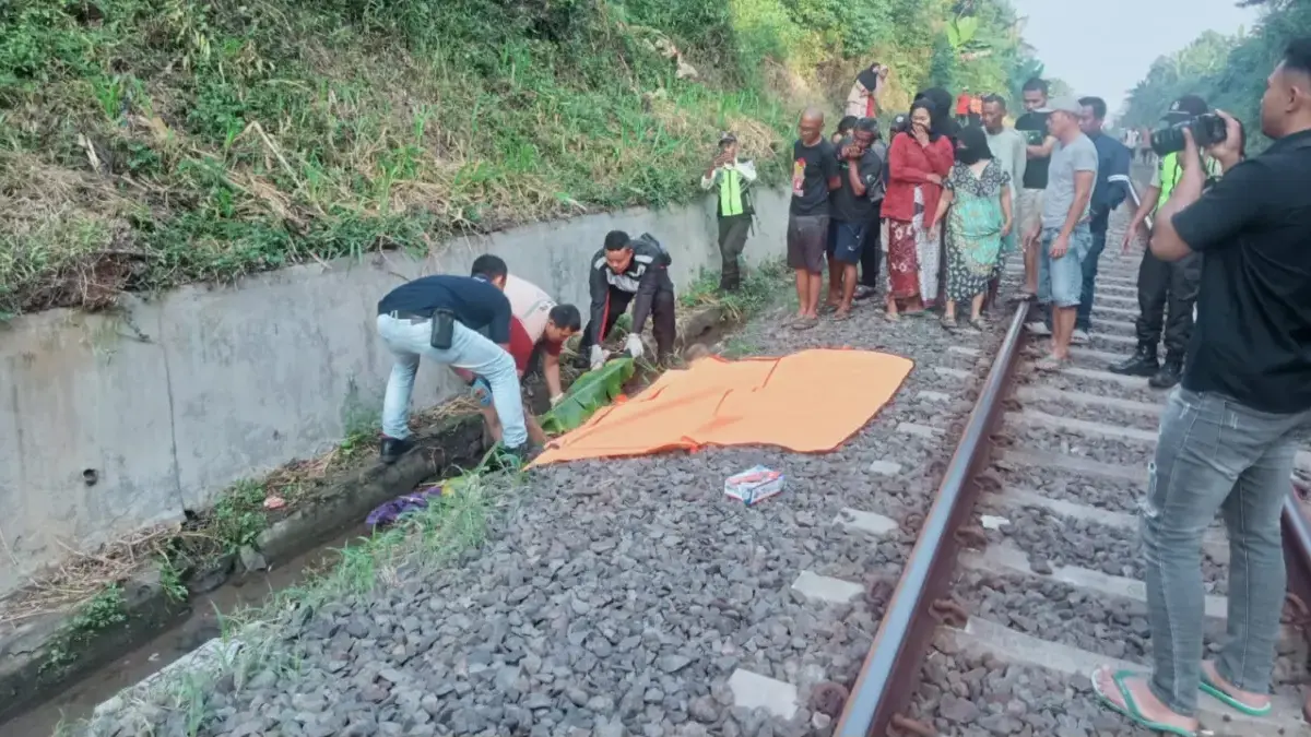 tertabrak kereta api