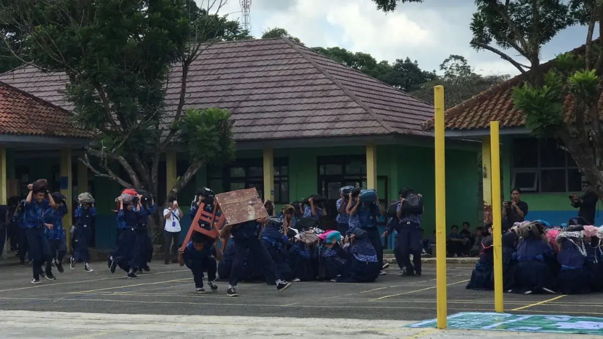 simulasi bencana di SMPN 15 Kota Tasikmalaya
