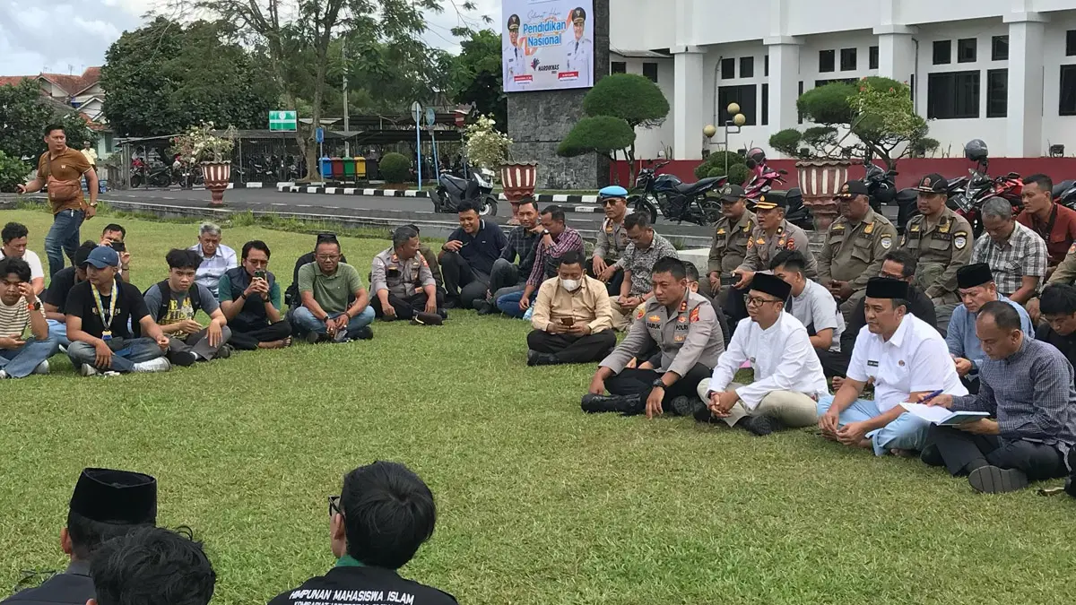kinerja pejabat pemkot Tasikmalaya disidang mahasiswa
