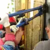 Anak Terjebak dalam Lift