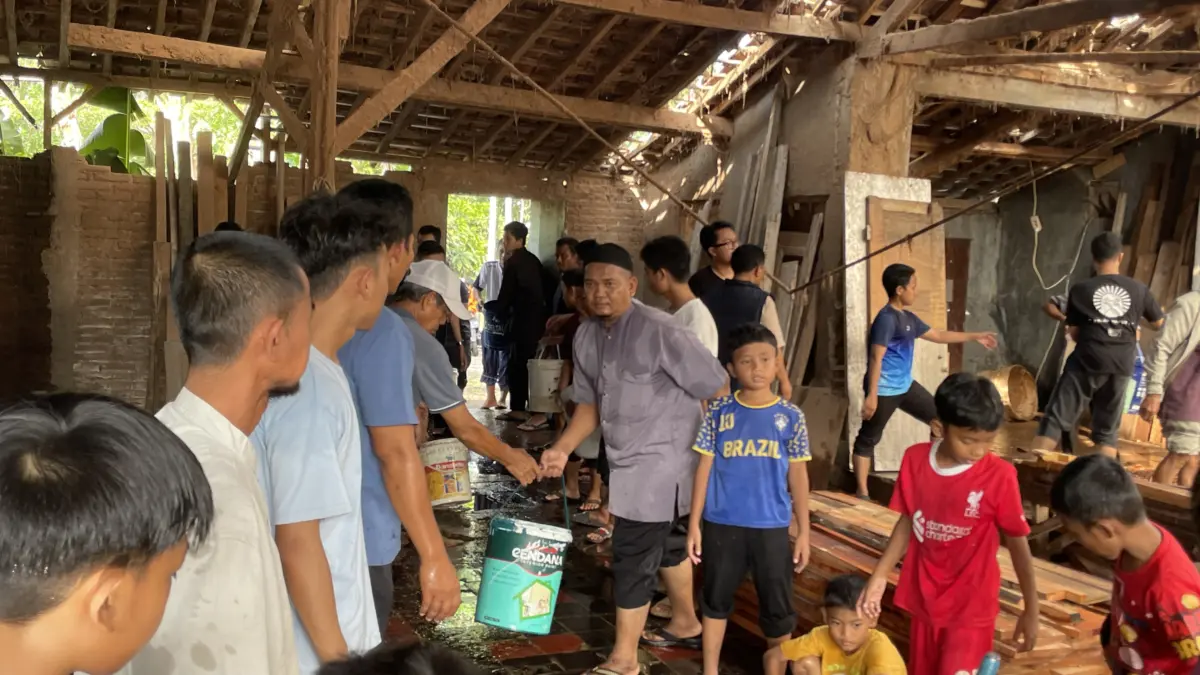 Kebakaran pabrik pengolahan kayu kota tasikmalaya