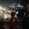 Pohon tumbang menimpa mobil, korban anggota polisi meninggal