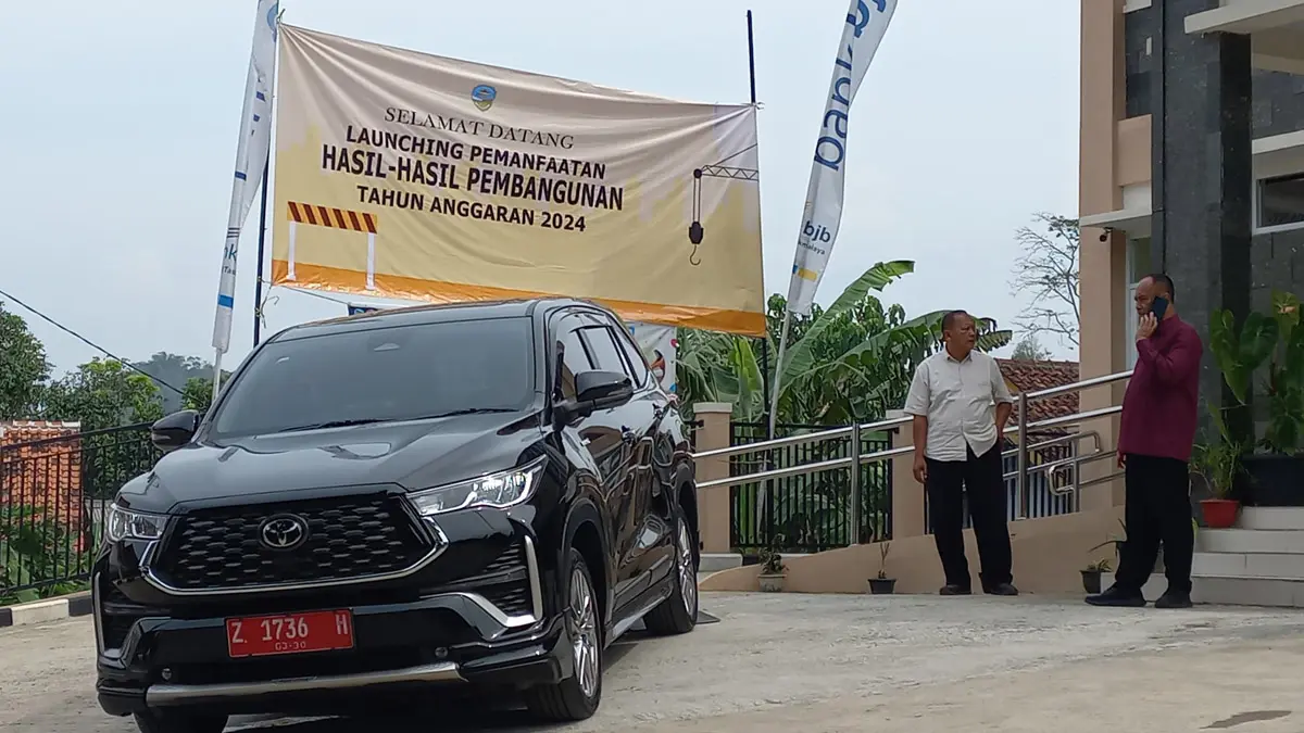 mobil dinas innova zenix 2025 milik Pemkot Tasikmalaya
