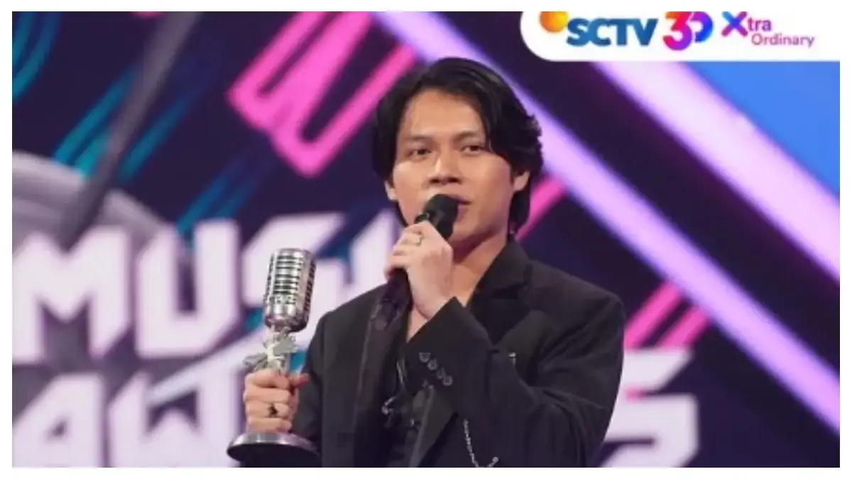 Rony Parulian Raih Penghargaan Penyanyi Solo Pria Paling Ngetop (instagram.com @sctv)