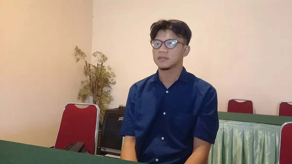 manajer crown resto mundur