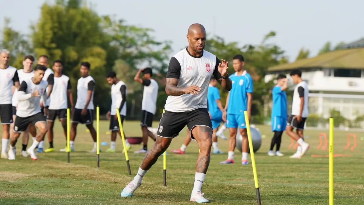 4 Pemain Malut United Ini Tahu Formasi Persib dan Taktik Bojan Hodak
