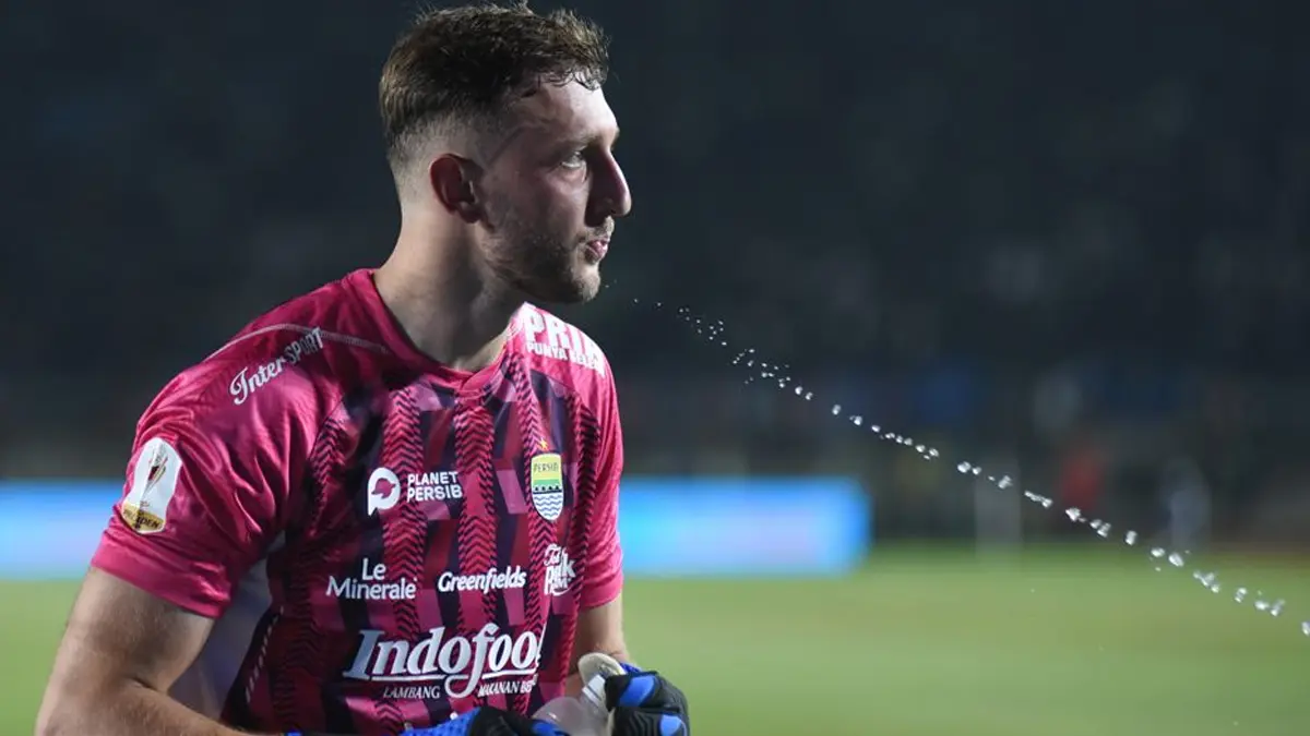 Kiper Persib Adam Przybek Percaya Diri Hadapi Super Liga