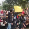 Warga Buniasih Kadipaten Demo
