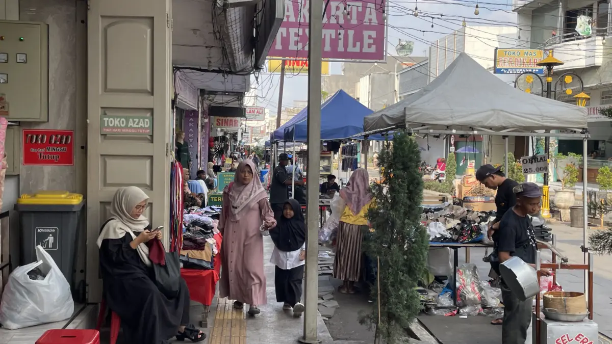 Pkl di pedestrian jalan cihideung kota tasikmalaya