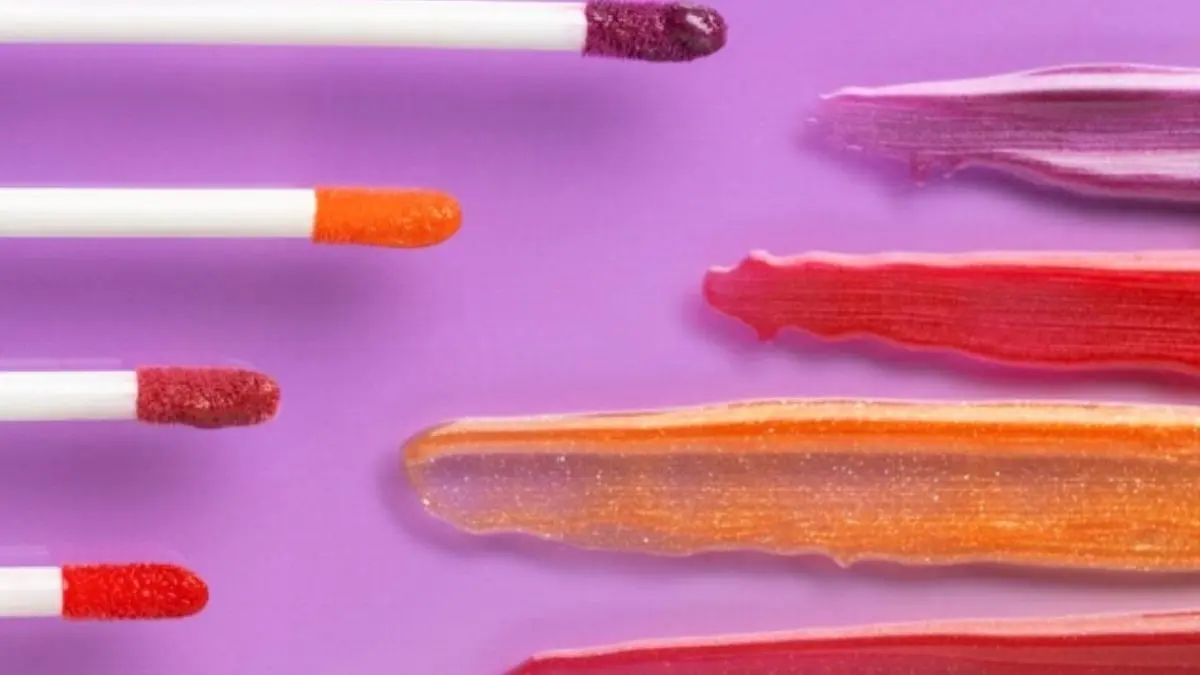 Lip Gloss Melembapkan