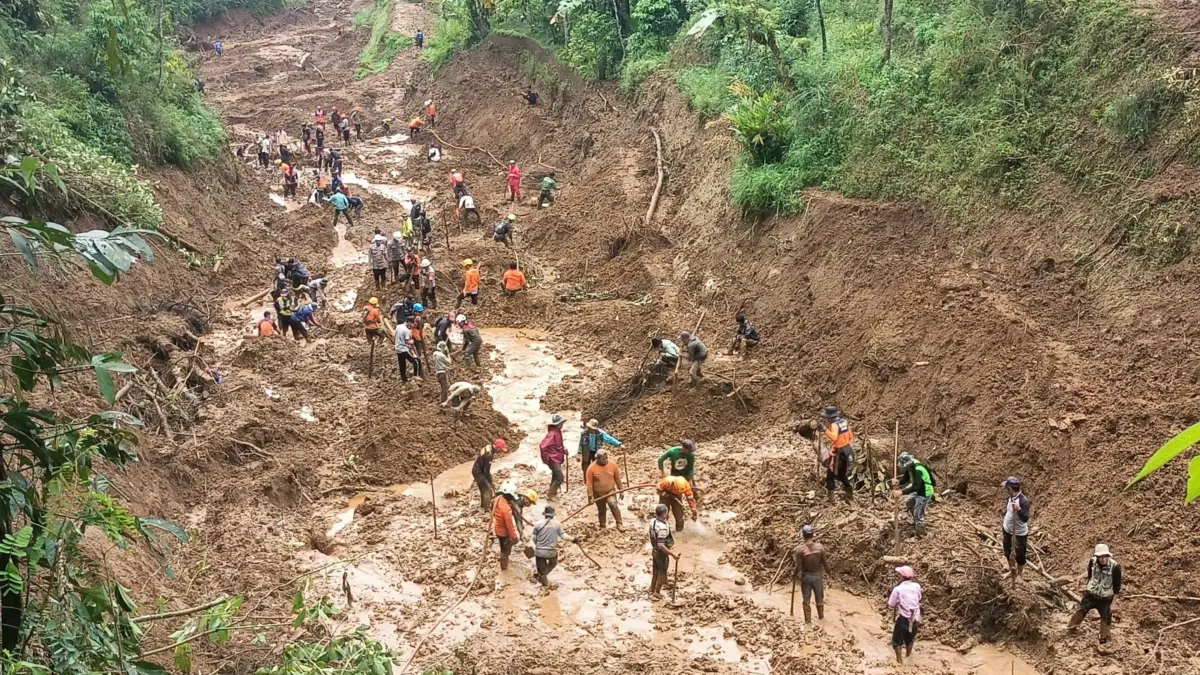 Pencarian korban longsor di Kabupaten Tasikmalaya
