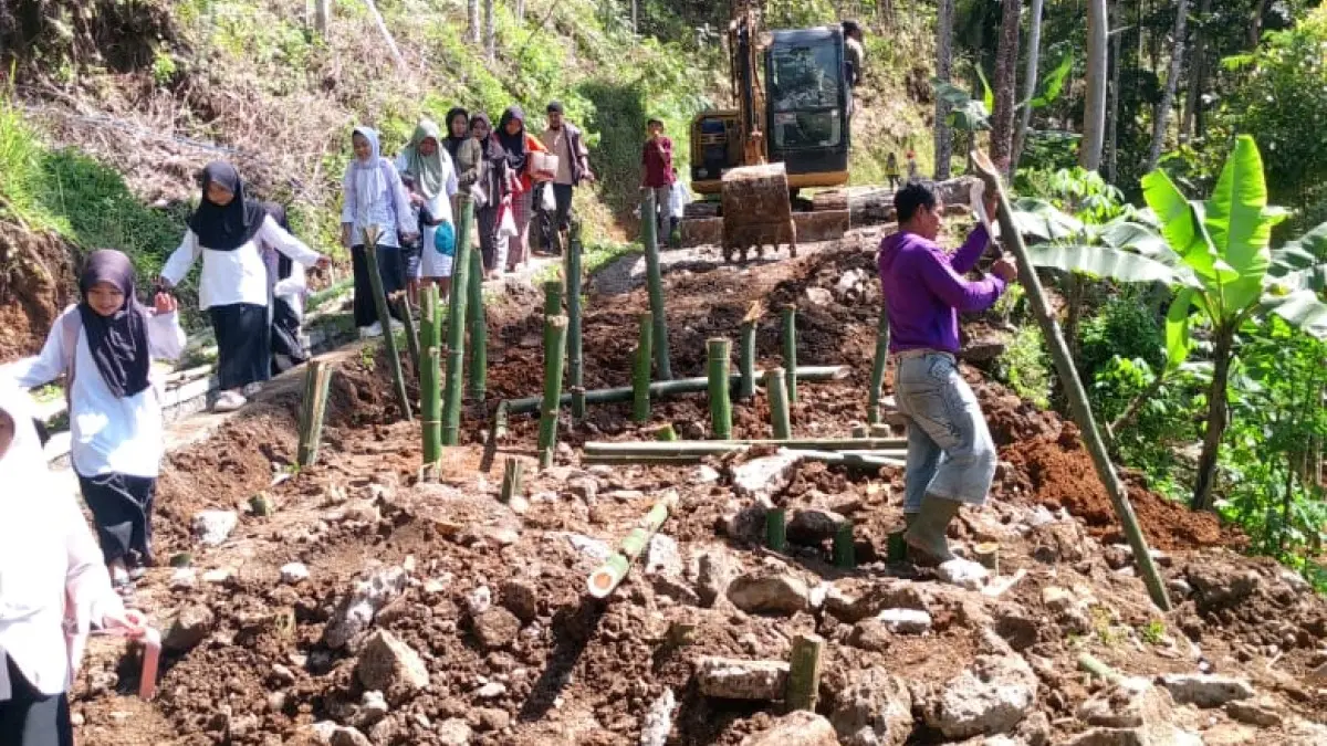 Perbaikan Jalan Desa Tanjungsari Salawu Tasikmalaya